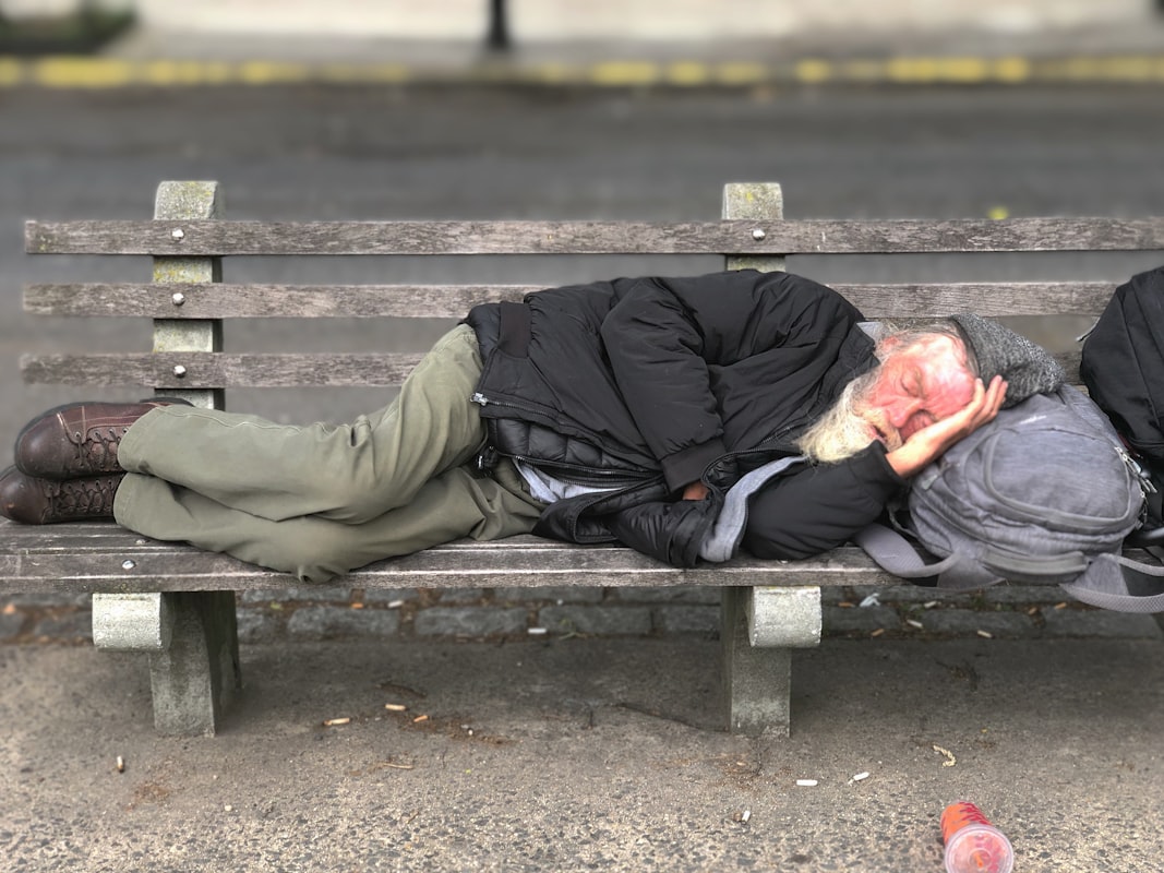 Hombre maduro durmiendo profundamente